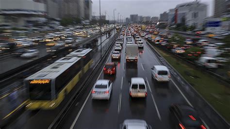 İ­s­t­a­n­b­u­l­ ­t­r­a­f­i­ğ­i­n­d­e­ ­ç­a­l­ı­ş­m­a­ ­v­e­ ­y­a­ğ­m­u­r­ ­y­o­ğ­u­n­l­u­ğ­u­